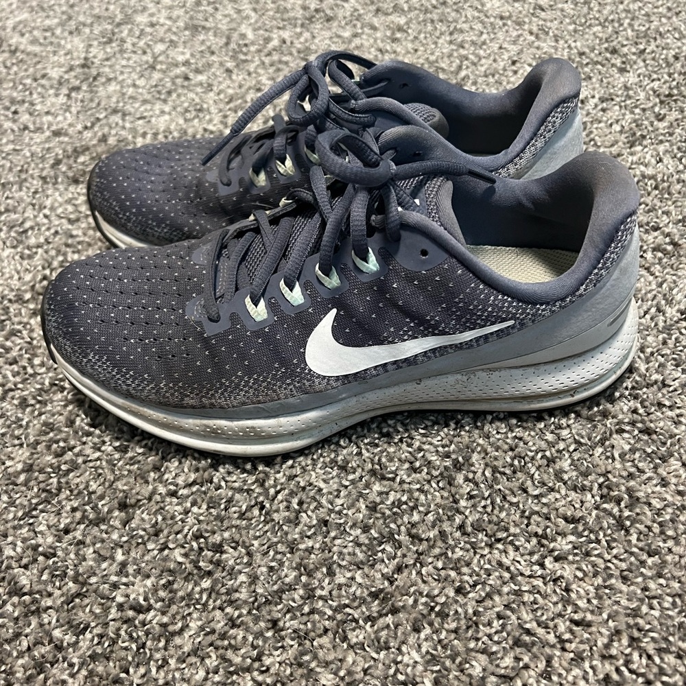 Nike Zoom Vomero 13 tennis shoes